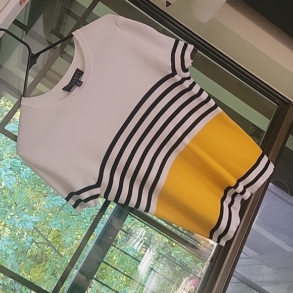 Goldenrod fall sweater - Picture 1 of 3